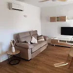 El Capricho De Benalbeach, Solo De Sabado A Sabado